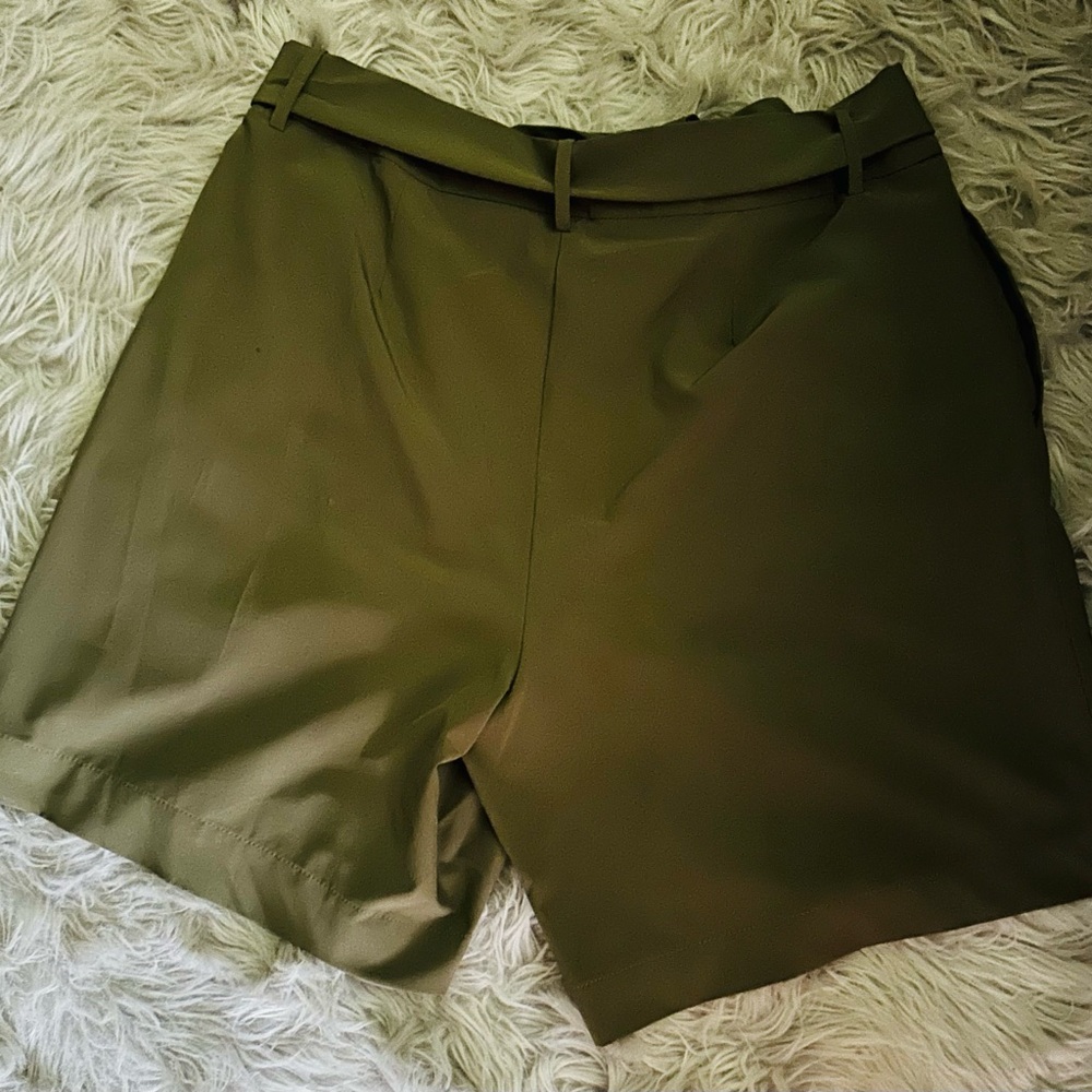 Calvin Klein High Waist Green Shorts with Tailored Pleats & pockets - Picture 2 of 5